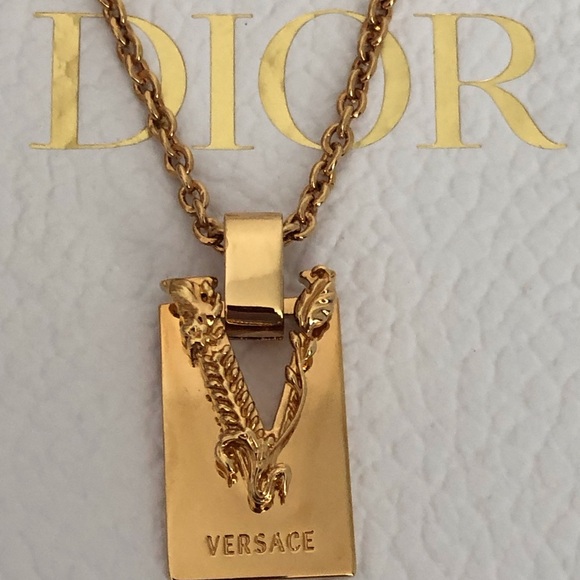 BNWT VERSACE PENDANT - Picture 7 of 16